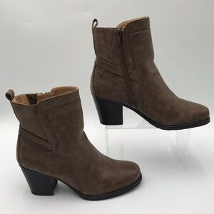 Naturalizer N5 Comfort Brown Ankle Boots